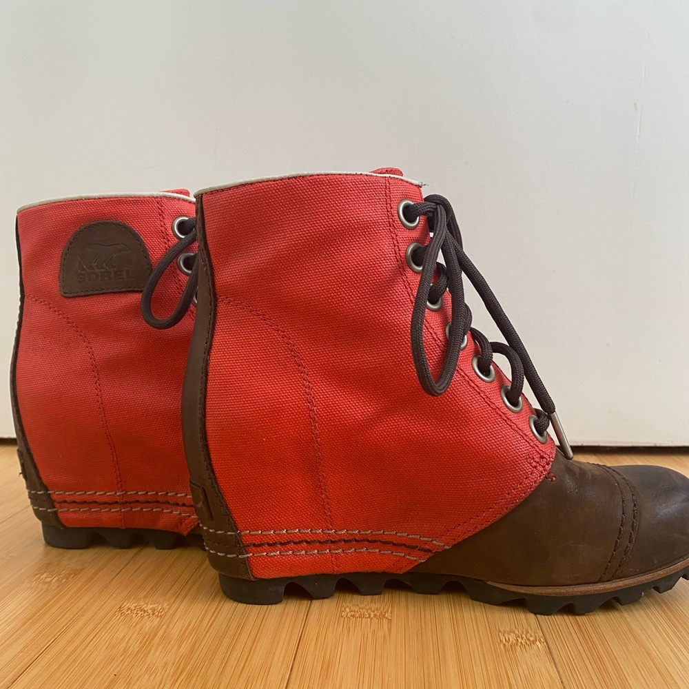 Fun colors! Sorel, wedge boots!